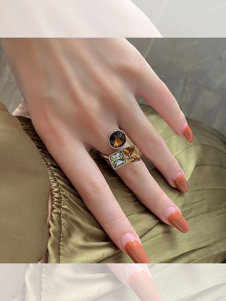 الخرز -030 زوج جديد من أزياء البلازكون، وهو مصمم زائف ذو شعر زائف Specification image