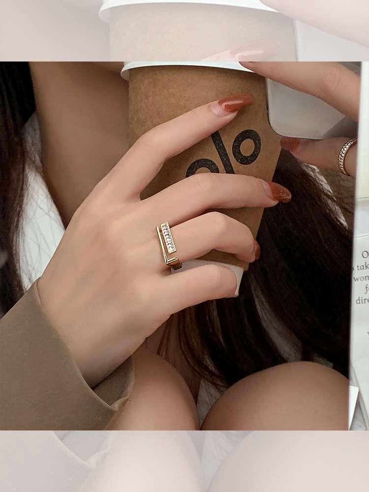 Yuzhu -032 Personalized square Ring, women's Niche design, plain ring, Japanese light luxury, cold style, high-end index ring Specification image