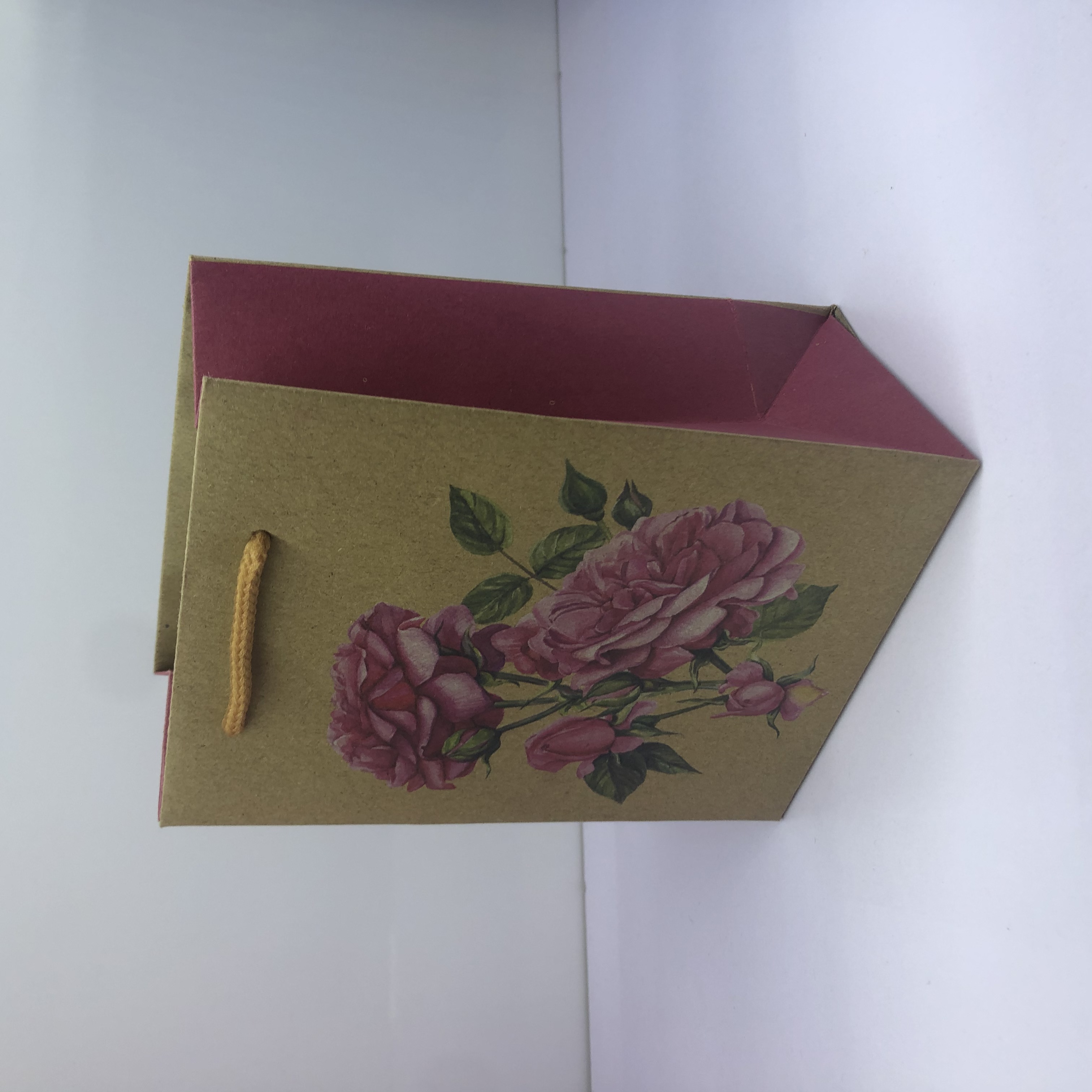 Brown Kraft Paper Printed Gift Bag With Various Sizes.70 details Picture