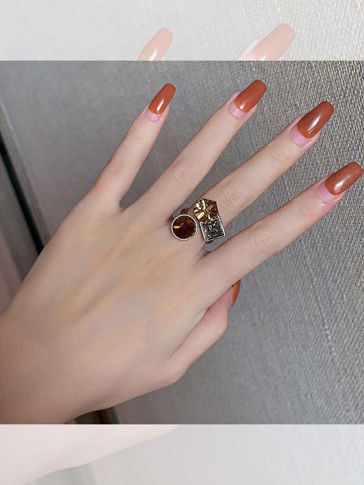 الخرز -030 زوج جديد من أزياء البلازكون، وهو مصمم زائف ذو شعر زائف details Picture