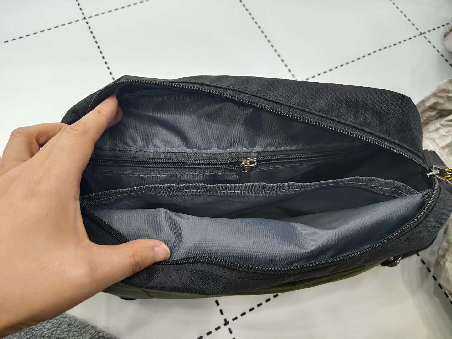 Lightweight Waterproof Shoulder Bag For Men Crossbody Bag Application Scenario