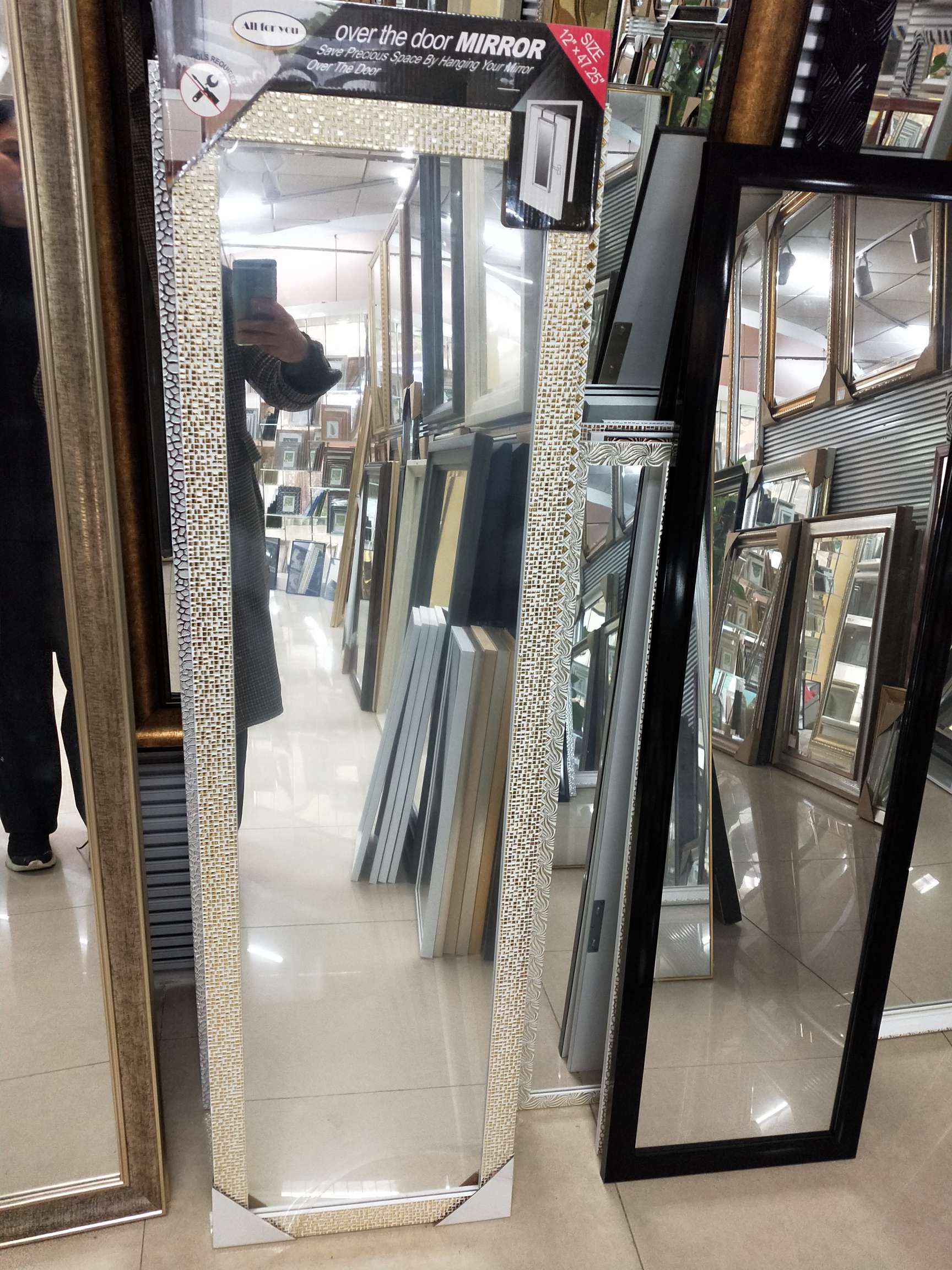 مرآة مزخرفة عالية الجودة Item Picture