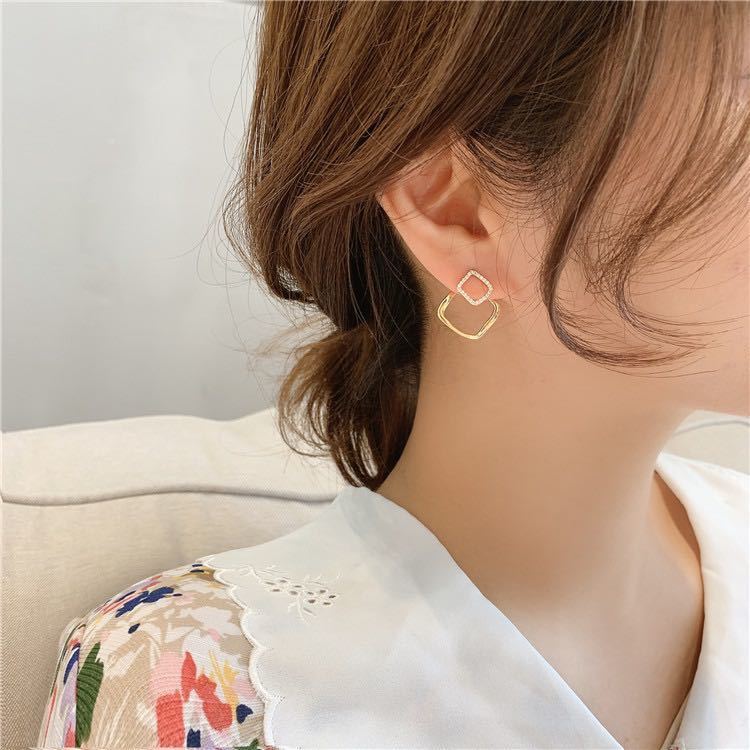61 - Square earrings, feminine charm, Korean Internet celebrity fashion, small, simple and cold style ear studs, retro light luxury earrings Specification image