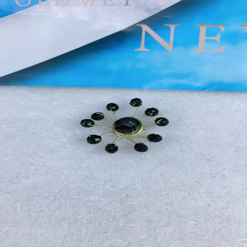 New ethnic decorative accessories, dress and formal wear brooches, hair flowers, hair ornaments, crystal beaded flower plates and other accessories Specification image