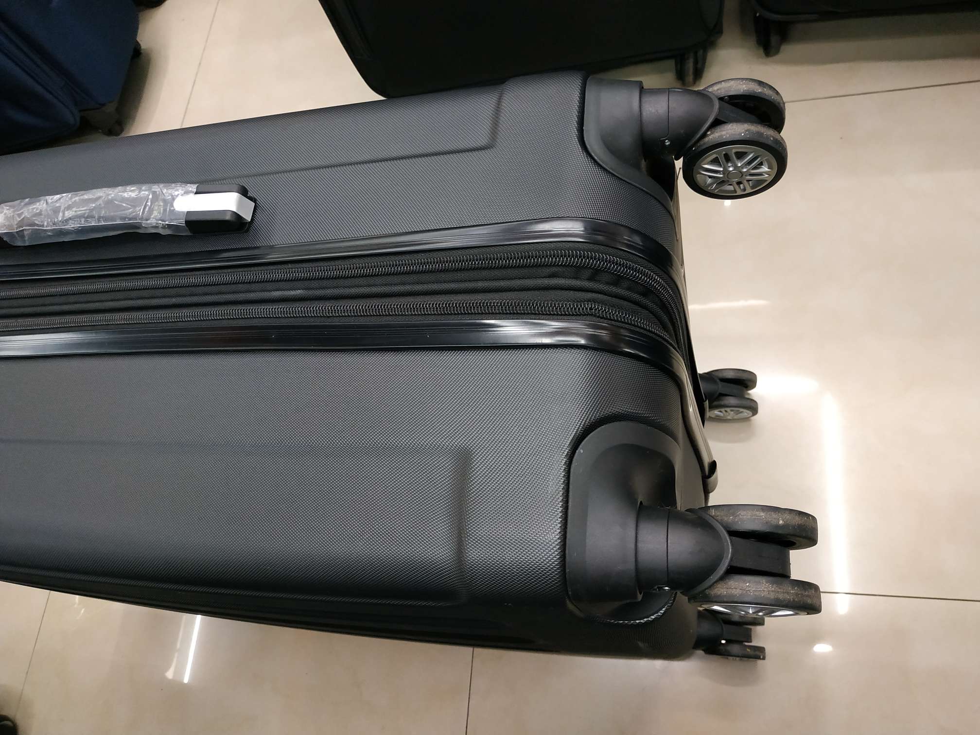 H042 Trolley Box Suitcase Three Sets Of Abs Material Application Scenario