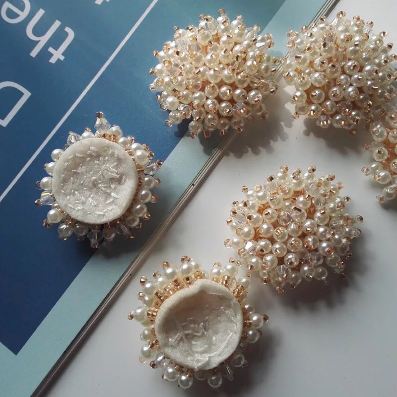 Crystal pearls, hand-stitched beaded shoes, flower plates, brooches, DIY hair clips, hair accessories, materials, decorative patch cloth Specification image