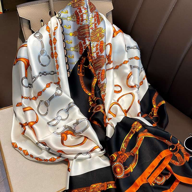 Fine Plaid Warm Thick Super Cute Temperament Scarf Everything Casual Woman details Picture