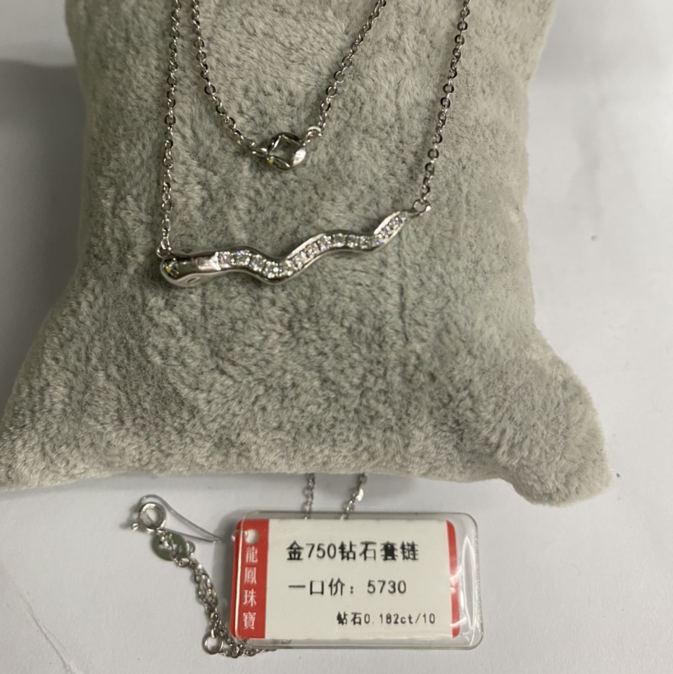 Gold 750 diamond necklace pendant small fresh fashion everything temperament 4