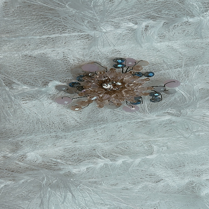 Hand-woven copper wire clothing accessories, earrings, headhooks, brooches, hats, shoes, necklaces and bracelets Application Scenario