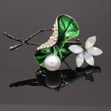 Brooch 730
