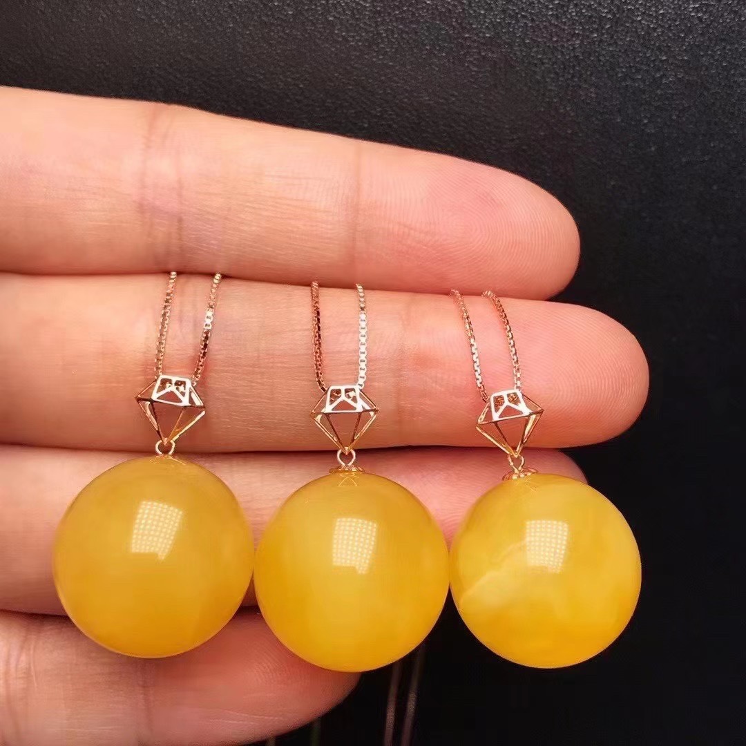 Round bead necklace