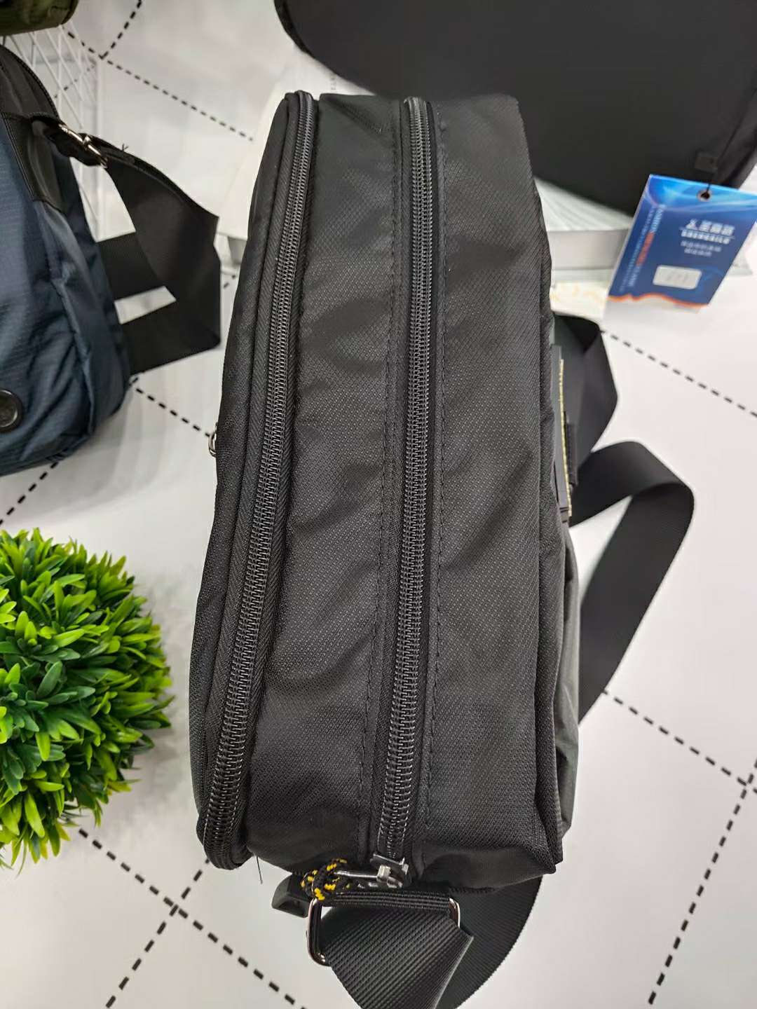 Lightweight Waterproof Shoulder Bag For Men Crossbody Bag Specification drawing