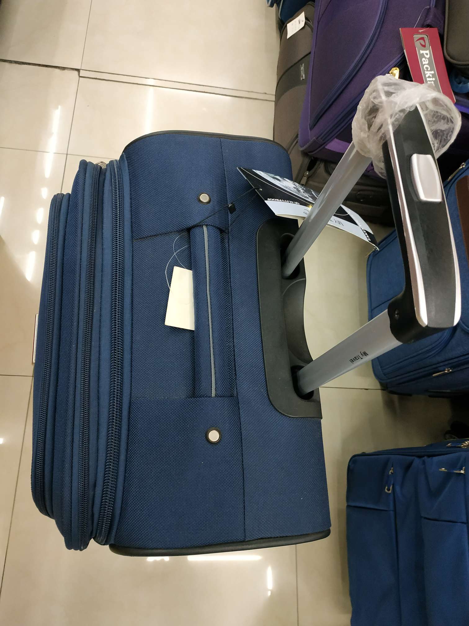 B-197 Pull-Rod Suitcase Three-Piece Fabric Box Consignment Box Application Scenario