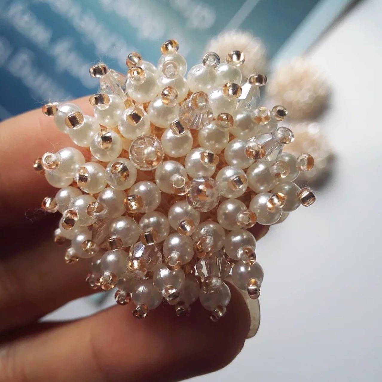 Crystal pearls, hand-stitched beaded shoes, flower plates, brooches, DIY hair clips, hair accessories, materials, decorative patch cloth Application Scenario