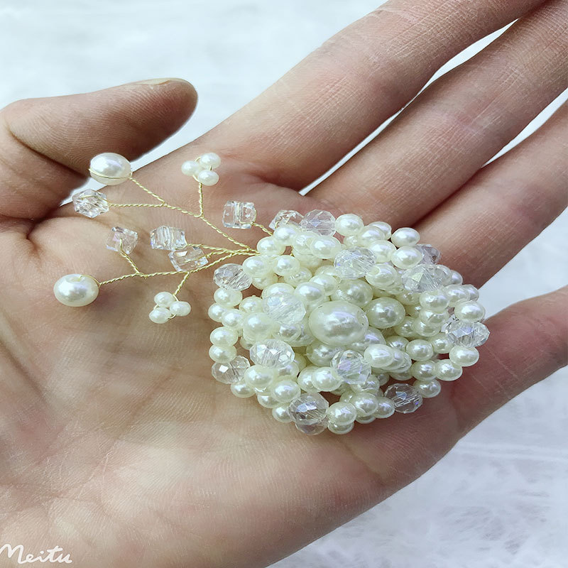 Factory direct sales of new hand-woven clothing accessories, accessories, brooches, hair flowers, hair ornaments, crystal beads, flower plates and accessories details Picture