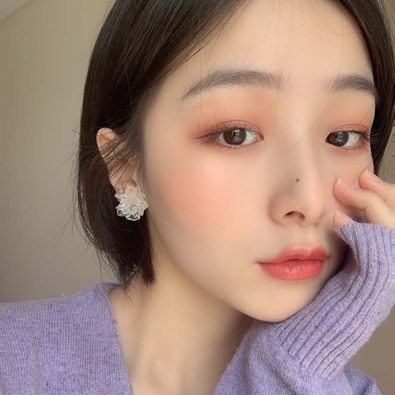 93 - Square earrings, feminine charm, Korean Internet celebrity fashion, small, simple and cold style stud earrings, retro light luxury earrings Specification image