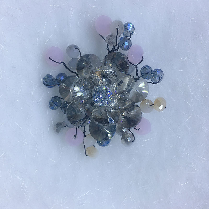 Hand-woven copper wire clothing accessories, earrings, headhooks, brooches, hats, rings, shoes, necklaces and bracelets Application Scenario