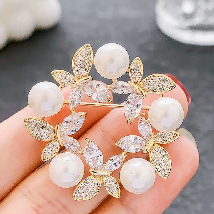 High-end explosive butterfly pearl garland brooch copper microinset zircon brooch European and American corsage pins fashion accessories trend