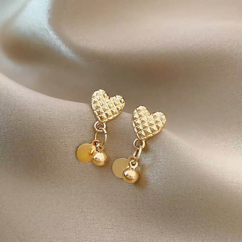 Noble creative fashion love sequins western girl sweet earrings