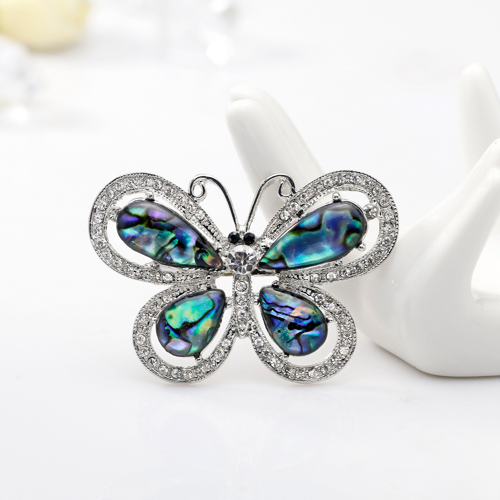 A versatile butterfly corsage for domestic trend products Application Scenario