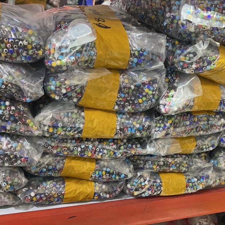 وتبيع شركة Dy Diyi في بيع قطع الكرز الزجاجية المصنوعة من الكرز المصنوعة من أزياء الكرز المصنوعة من الكرز