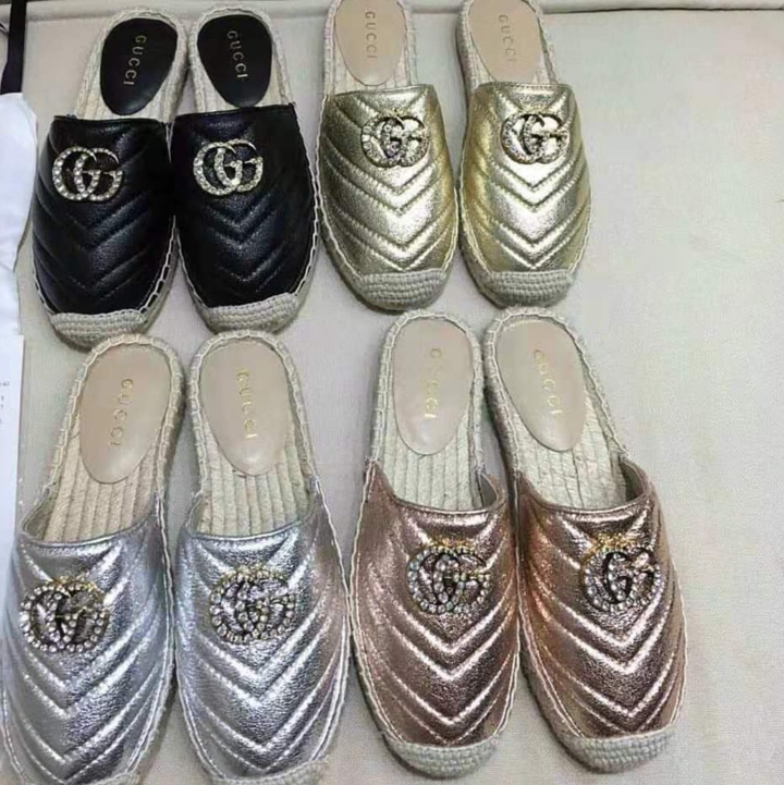 Casual half-slipper with a linen base