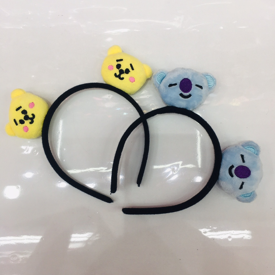 The black cotton-padded headband with a bear head is fashionable and versatile. It's a trendy women's hair accessory and a popular headwear from Melida