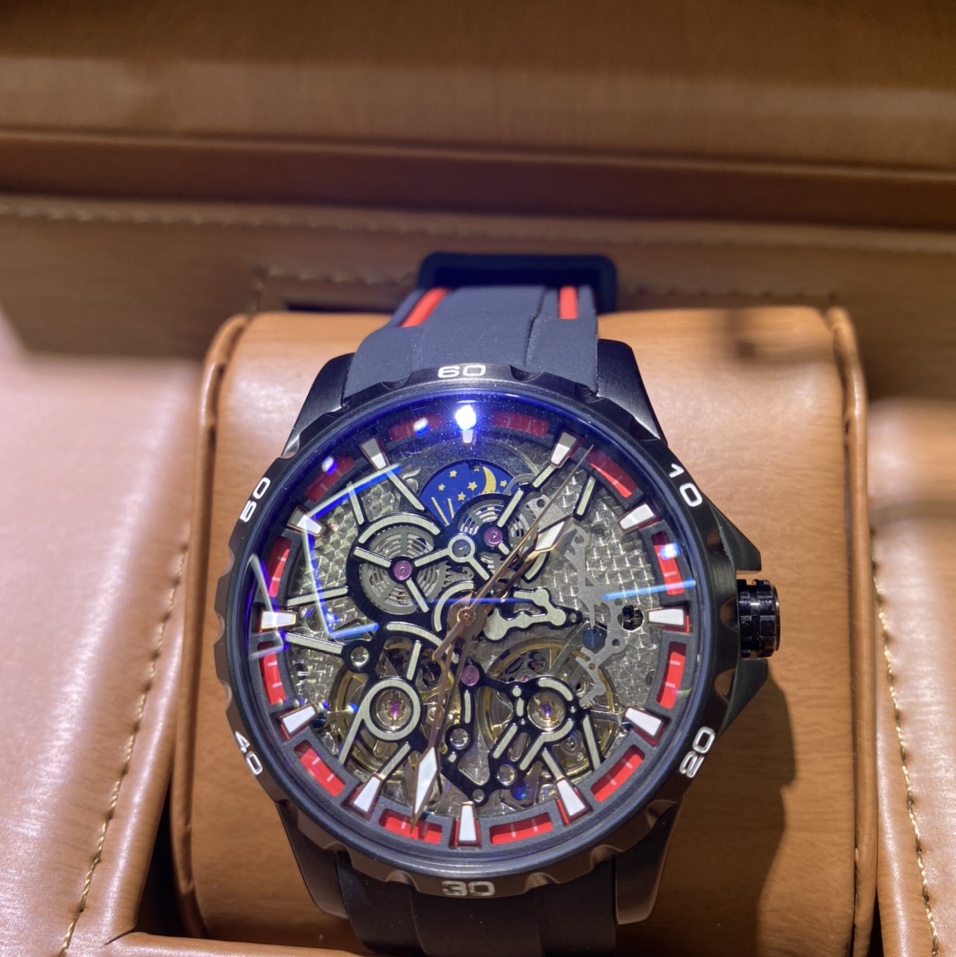 Silicone mechanical watch