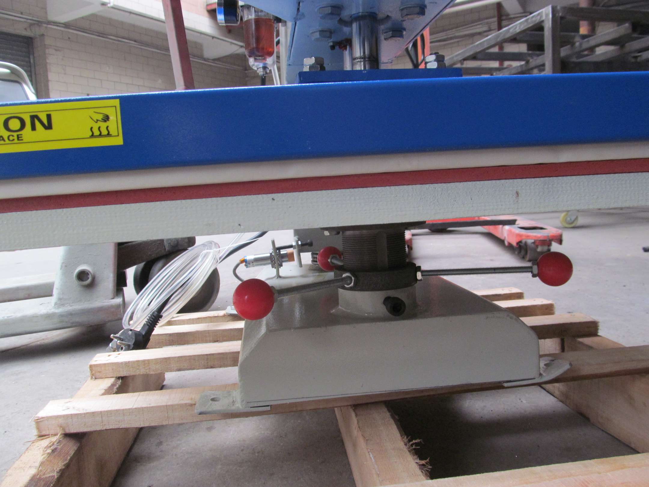 气动摇头式烫画机详情图3