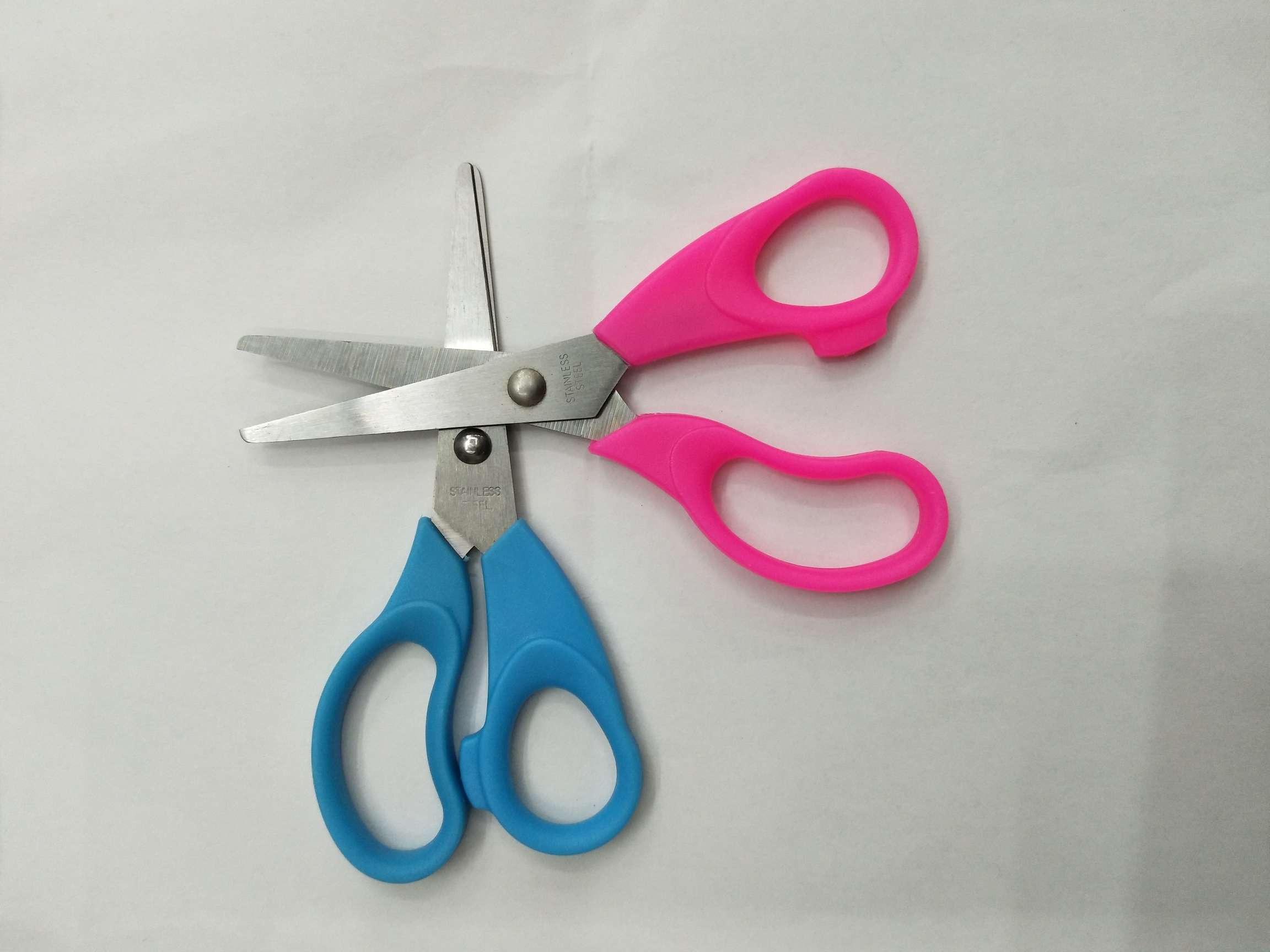 Office and educational knives and scissors, stationery scissors, student scissors, office and educational hardware, children's scissors Specification drawing