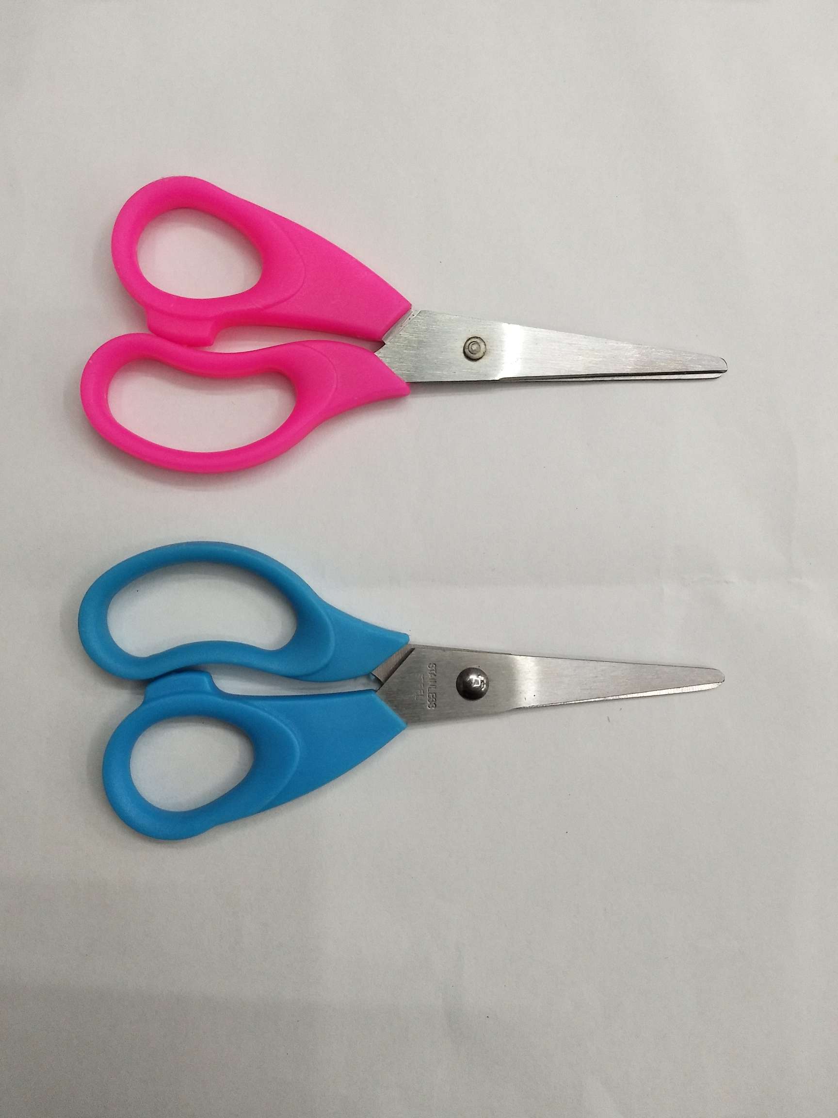Office and educational knives and scissors, stationery scissors, student scissors, office and educational hardware, children's scissors Item Picture