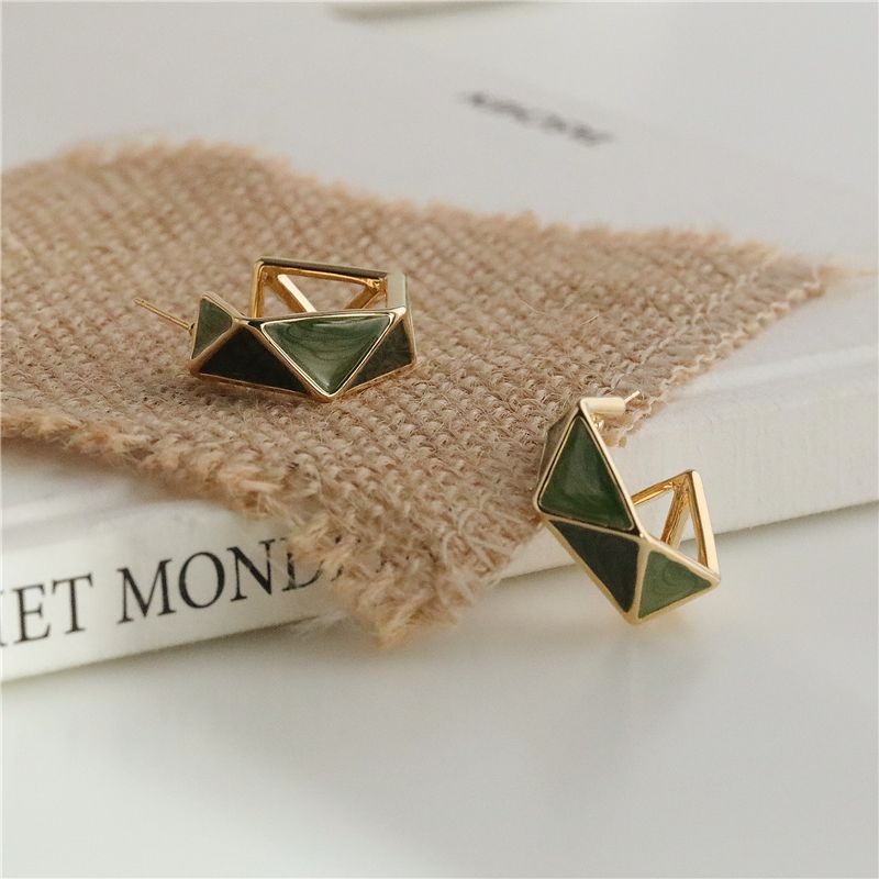 59 - Square earrings, feminine charm, Korean Internet celebrity fashion, small, simple and cold style ear studs, retro light luxury earrings details Picture