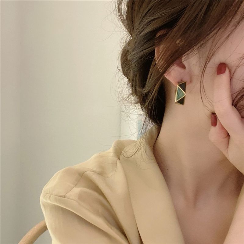 59 - Square earrings, feminine charm, Korean Internet celebrity fashion, small, simple and cold style ear studs, retro light luxury earrings Specification image