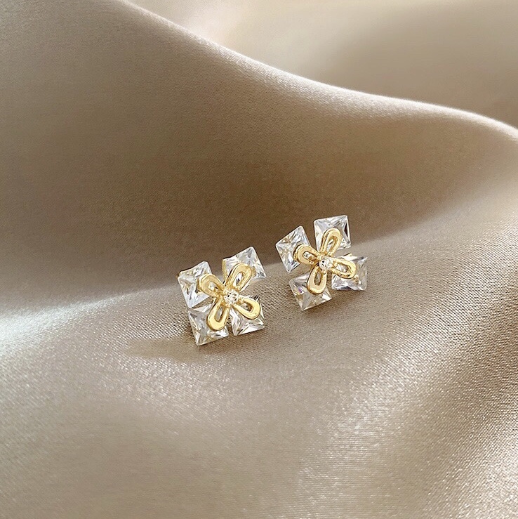 Luxury Korean fashion Swarovski Water Zirconium shiny ✨ stud earrings