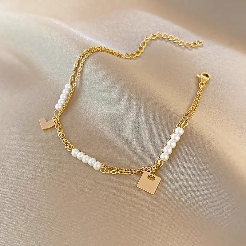 A new sweet, cute and elegant lady bracelet from Dongdaemun, South Korea Application Scenario