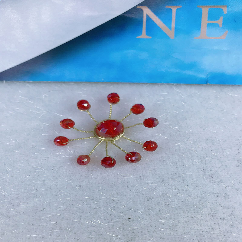 New ethnic decorative accessories, dress and formal wear brooches, hair flowers, hair ornaments, crystal beaded flower plates and other accessories Application Scenario