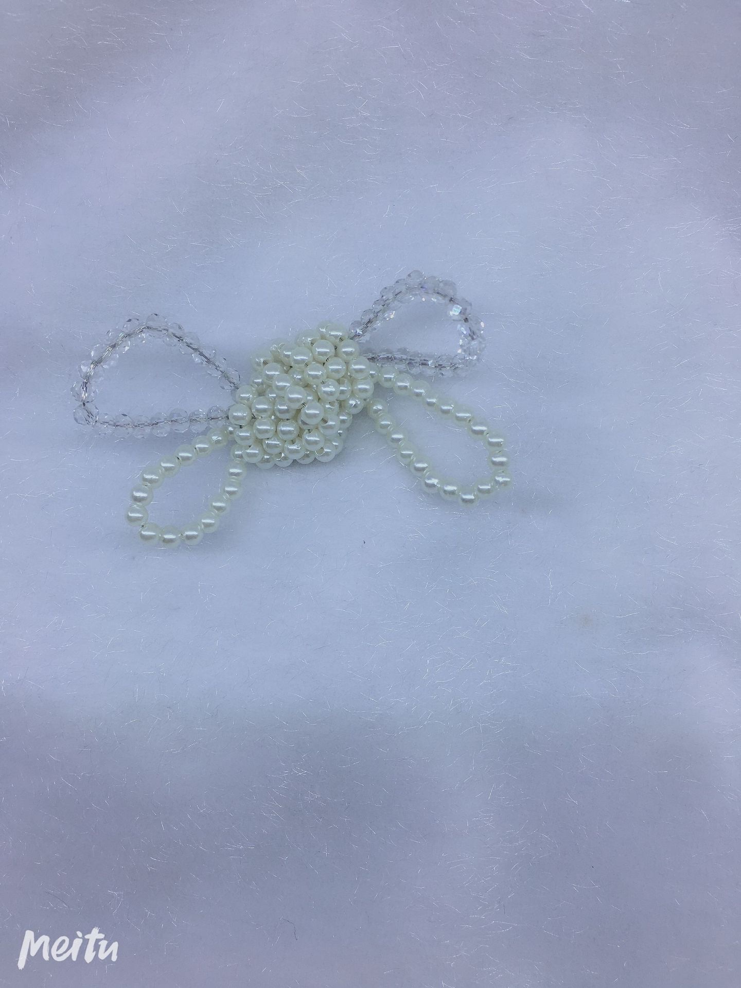 Pearl crystal bow pendant, rabbit ear hairpin accessories, shoes and clothing accessories, brooch, hat accessories Application Scenario