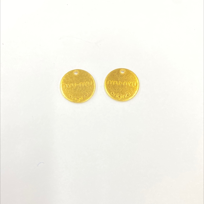 XW09197实心圆片单面印英文字母一孔