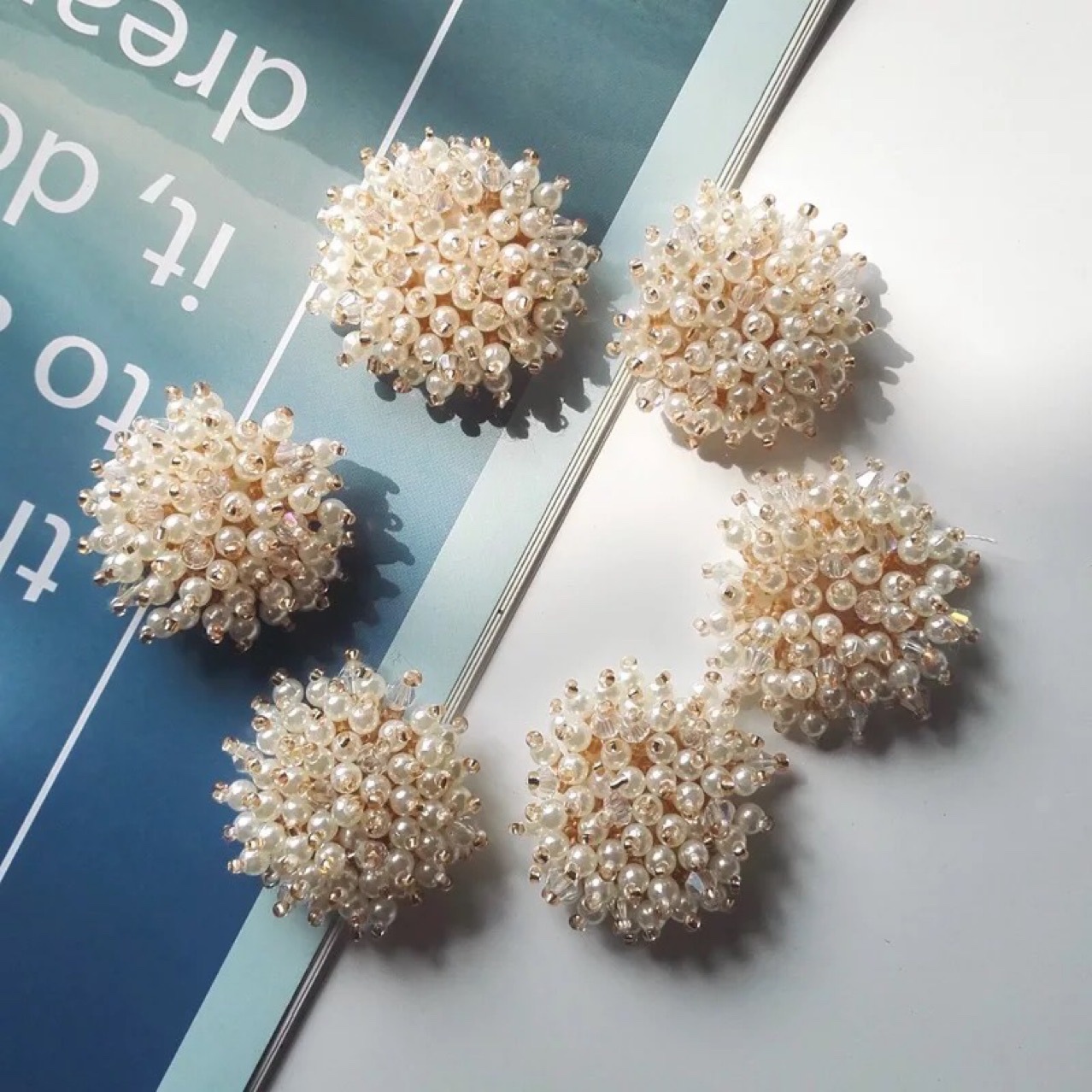 Crystal pearls, hand-stitched beaded shoes, flower plates, brooches, DIY hair clips, hair accessories, materials, decorative patch cloth details Picture