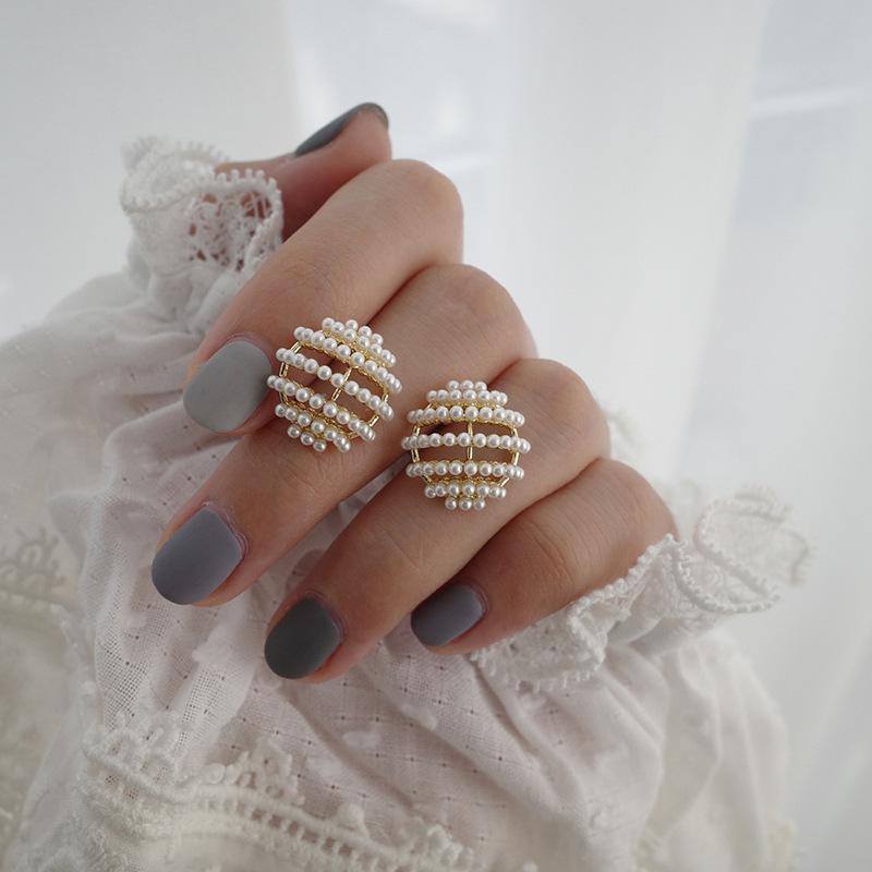 44 - Square earrings, feminine charm, Korean Internet celebrity fashion, small, simple and cold style stud earrings, retro light luxury earrings