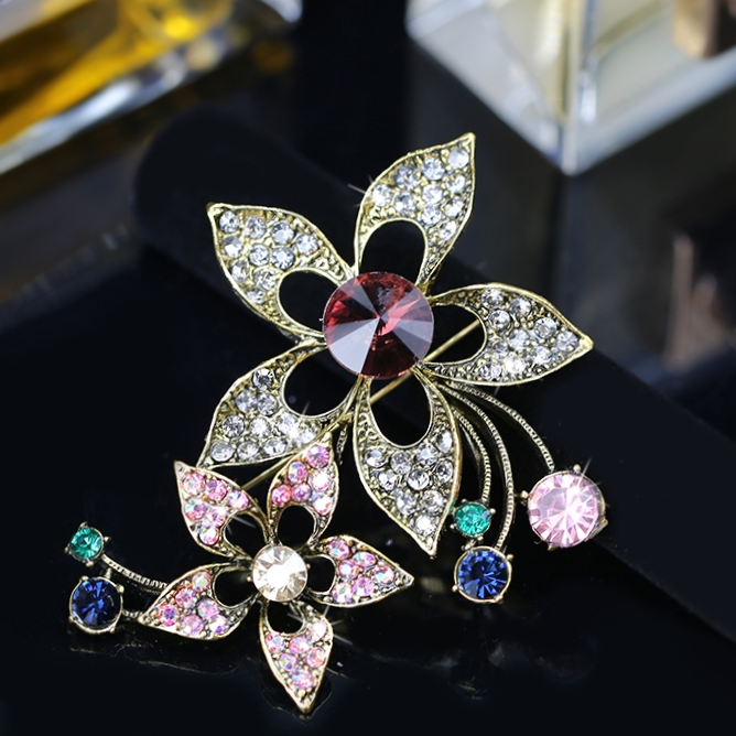 Brooch 773