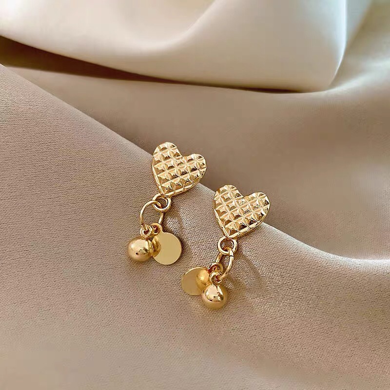 Fashion love hipster temperament New temperament sequin earrings