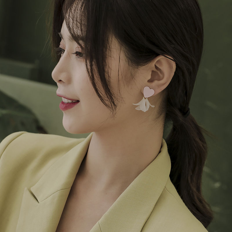85 - Square earrings, feminine charm, Korean Internet celebrity fashion, small, simple and cold style ear studs, retro light luxury earrings Specification image