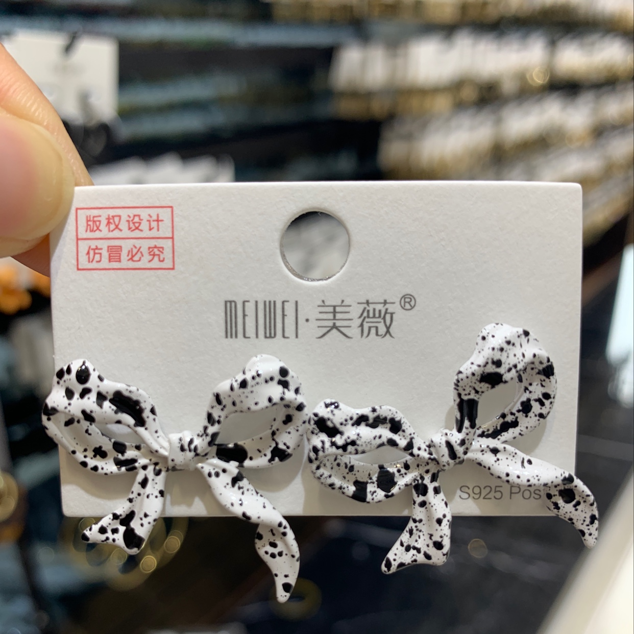 美薇时尚韩版新款潮流黑白个性蝴蝶结耳环1010