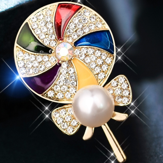 Brooch 900