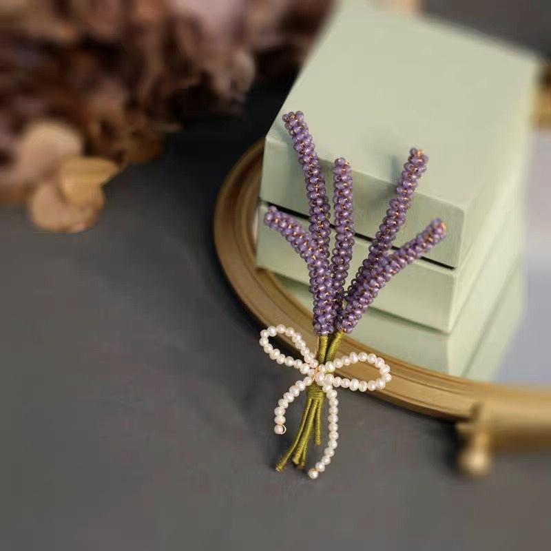 Exquisite and luxurious lavender bead brooch, a popular Internet celebrity, is exquisitely hand-woven Application Scenario
