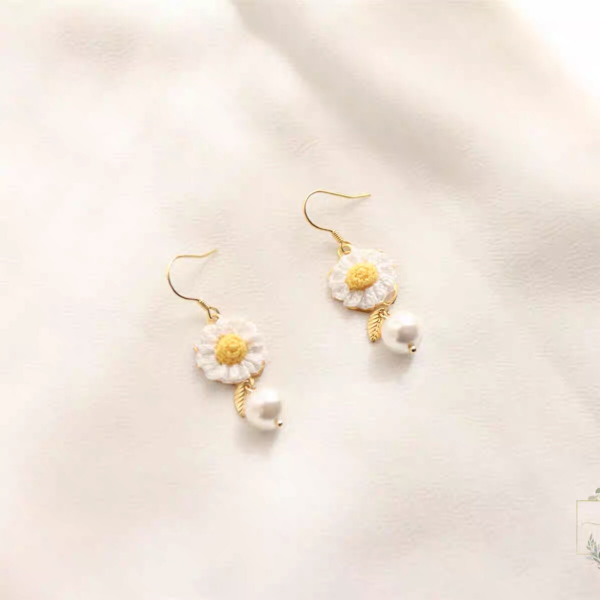 Exquisite small yellow crochet pearl star Internet red with earrings thumbnail