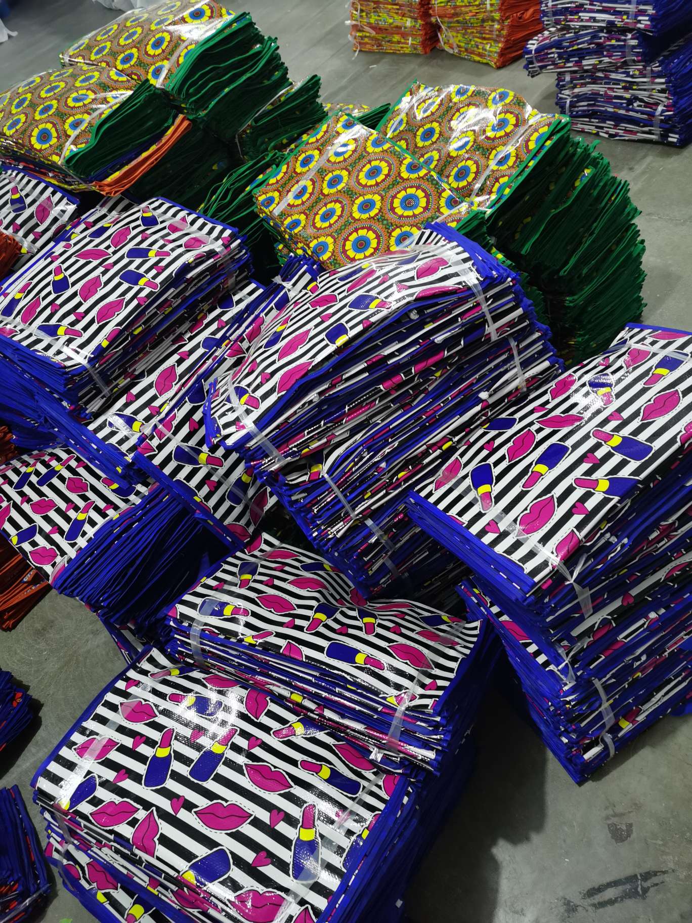 ٢١ ان المصنِّعين لديهم مجموعة متنوعة من الازهار detail image 3