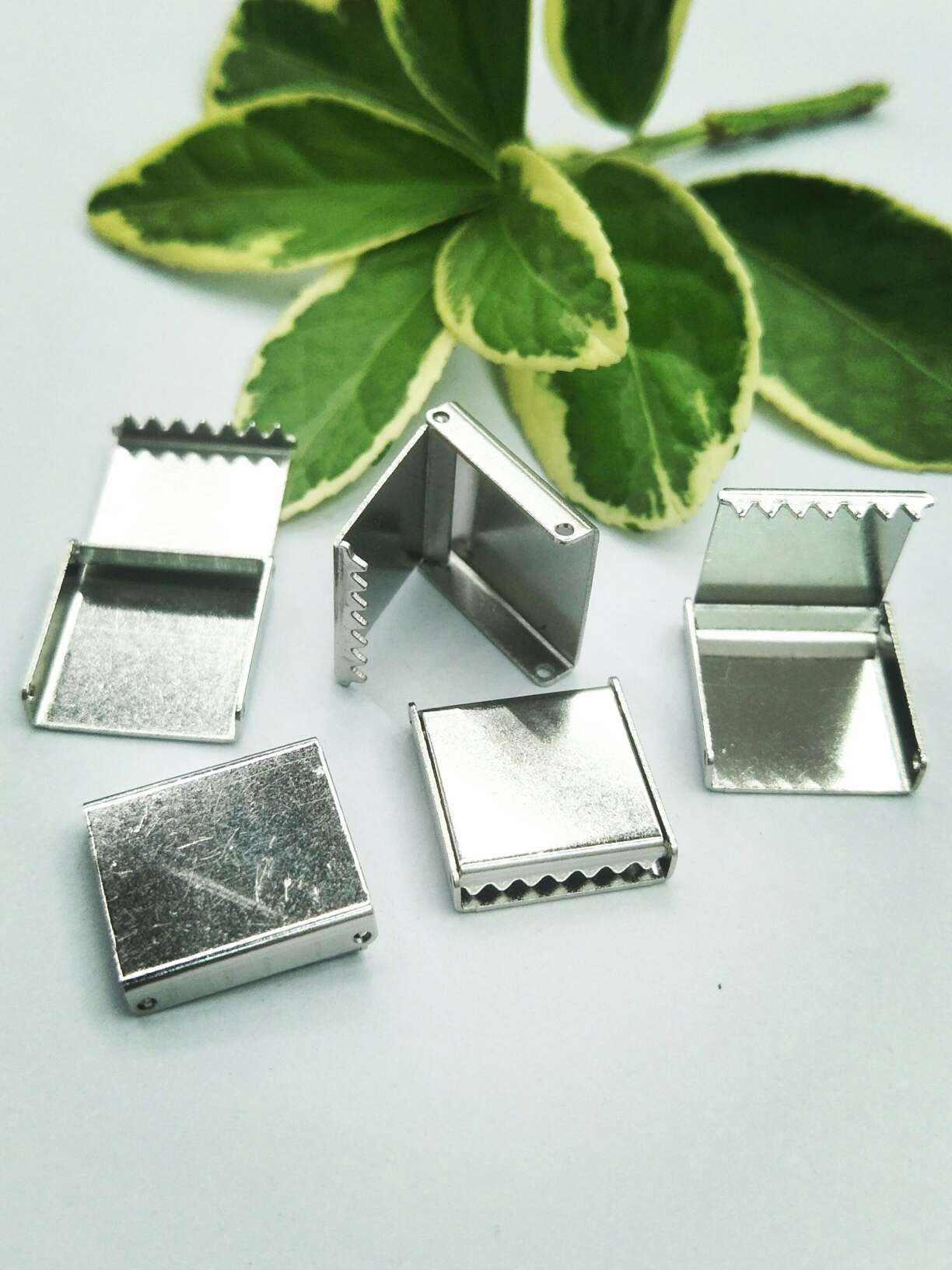 厂家直销金属活动尾夹 绳头扣 服装配件 正方形时尚创意活动扣详情图1