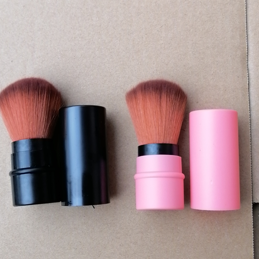 Retractable tube blush brush thumbnail